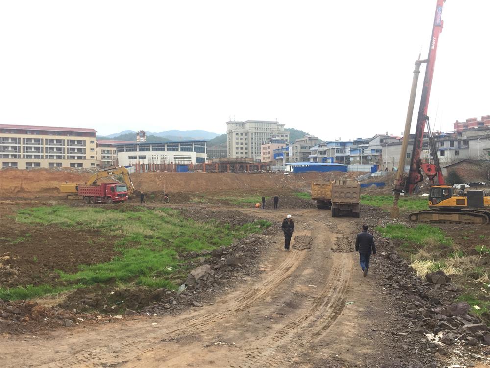 2018年3月2日縣委書記黃美萍等領導到我司松溪縣工農(nóng)路安置房綜合體建設項目工地現(xiàn)場進行調(diào)研工作