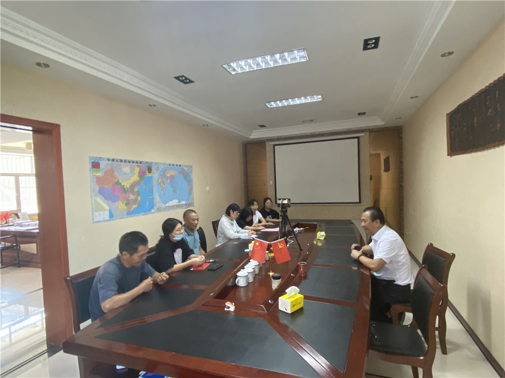 “關(guān)愛(ài)員工，情系學(xué)子”易順公司董事長(zhǎng)為員工子女發(fā)放助學(xué)金