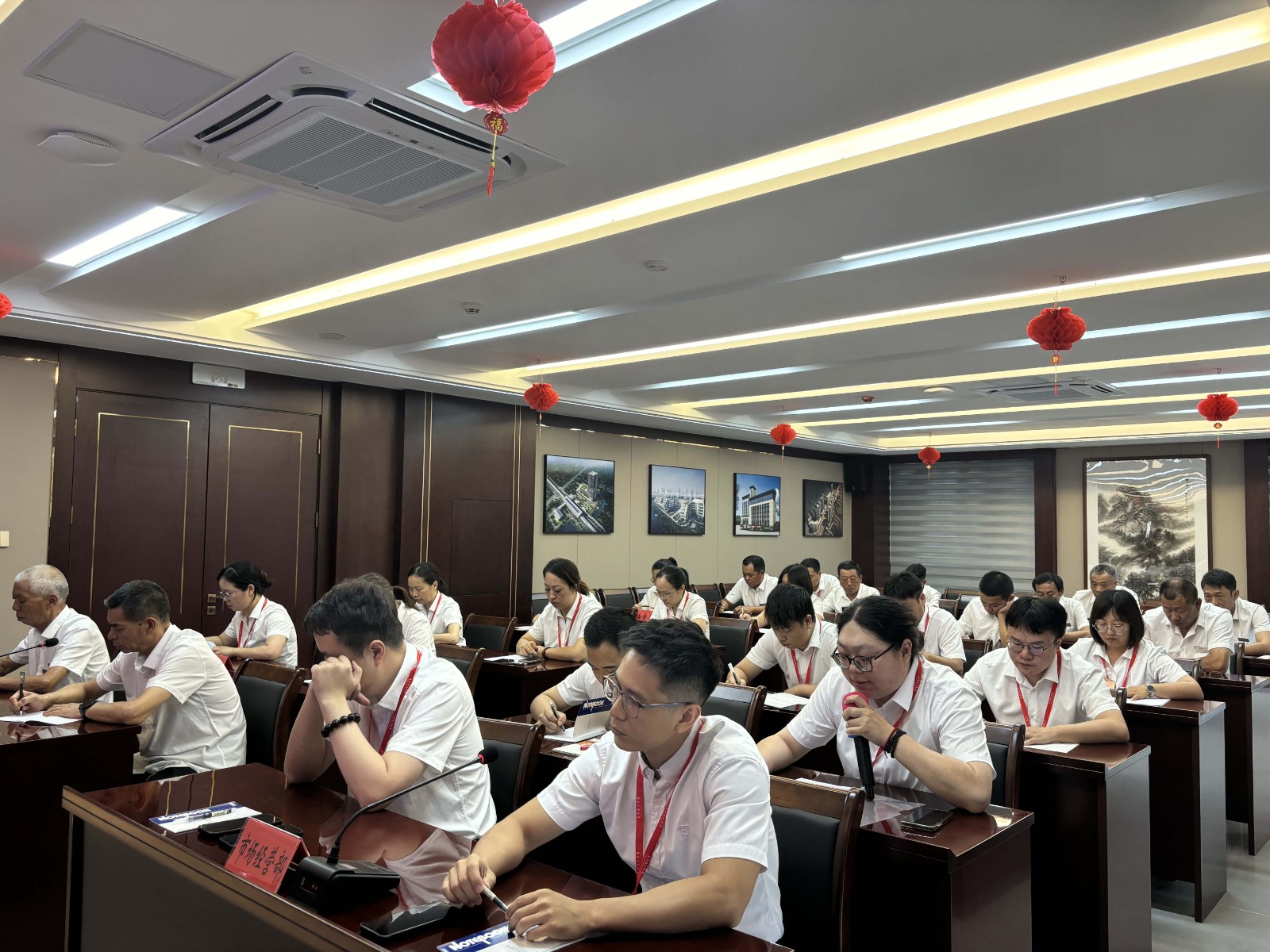 易順建工集團(tuán)有限公司召開(kāi)2024年中總結(jié)及下半年工作部署會(huì)議