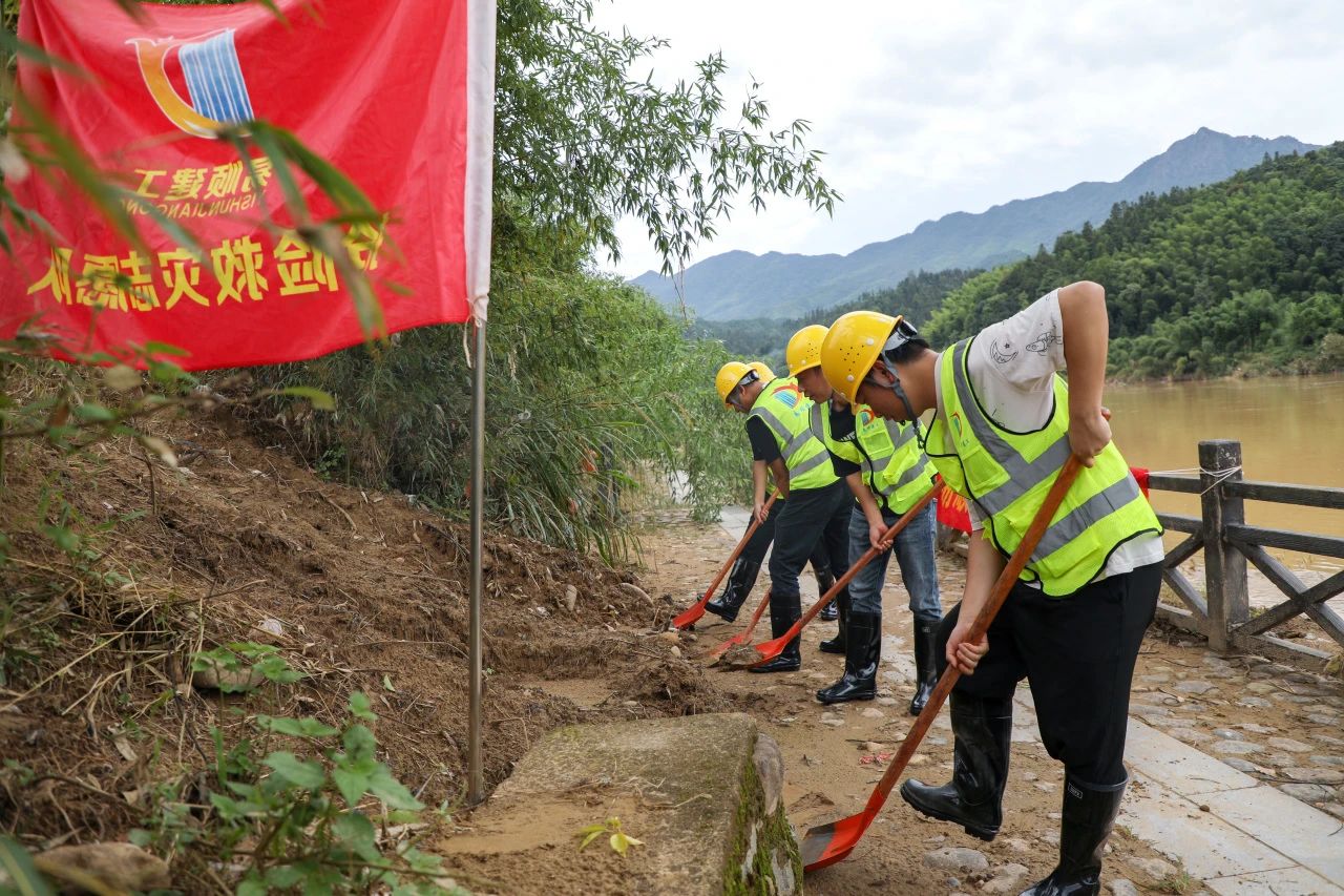 【恢復生產(chǎn)生活】易順建工:愛心企業(yè)顯擔當 助力災后恢復工作