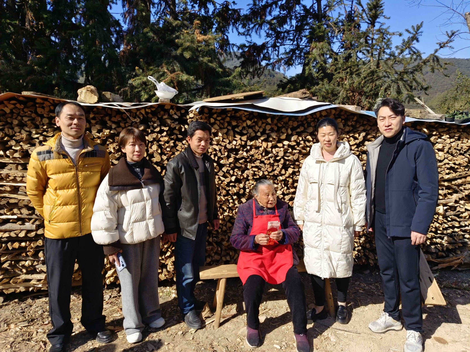 走訪慰問(wèn)送關(guān)懷 歲寒情真暖人心